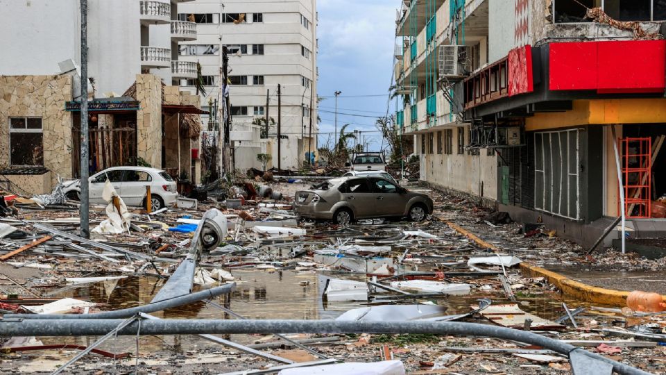 Fotografía de escombros en una calle afectada por el paso del huracán Otis en Acapulco, en el estado de Guerrero.
