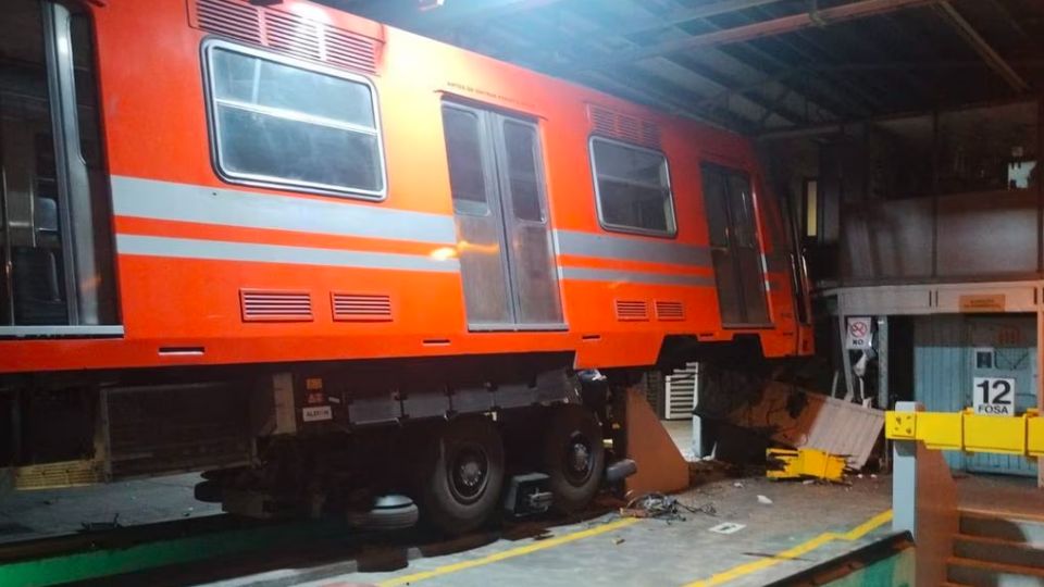 Un convoy del Metro de la Línea 6 se estrelló contra un muro dentro del taller en El Rosario.
