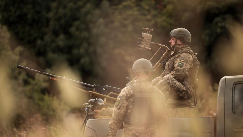 Militares de la unidad móvil antiaérea de la 241.ª brigada de las Fuerzas de Defensa Territorial de Ucrania.