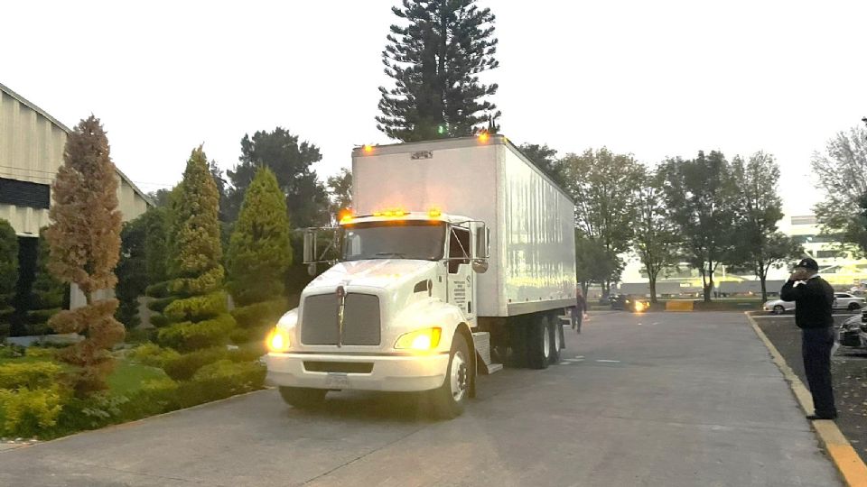 Camiones cargados de insumos para damnificados en Guerrero.