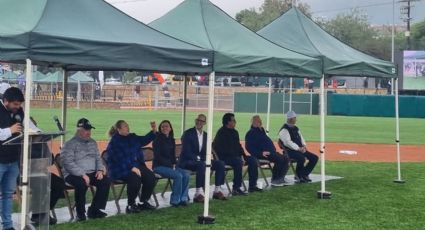 El exbeisbolista Fernando Valenzuela inauguró el parque de béisbol 'Value Fernando Valenzuela'
