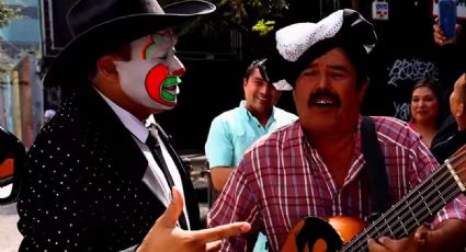 Brincos Dieras regala dinero a músico en calles del centro de Monterrey