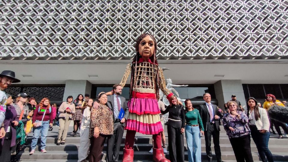 'La Pequeña Amal' marioneta de 3.5 metros de altura finalizó su recorrido denominado 'La Caminata' en la capital del país.