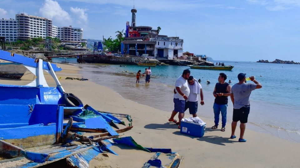 Continúa la reconstrucción en Acapulco.