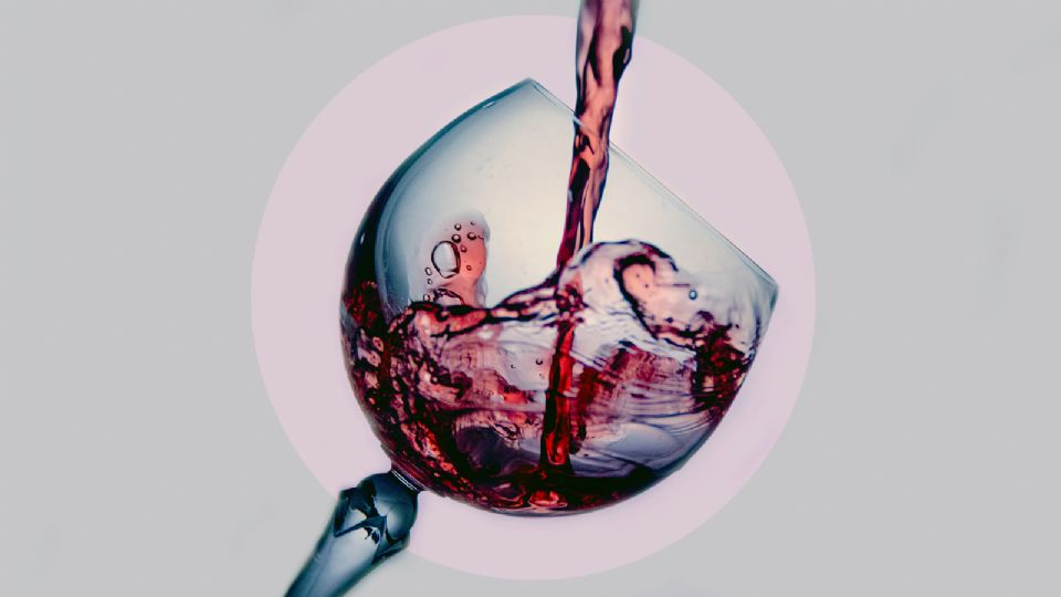 Existen varias razones por las que el vino tinto puede causar dolor de cabeza.