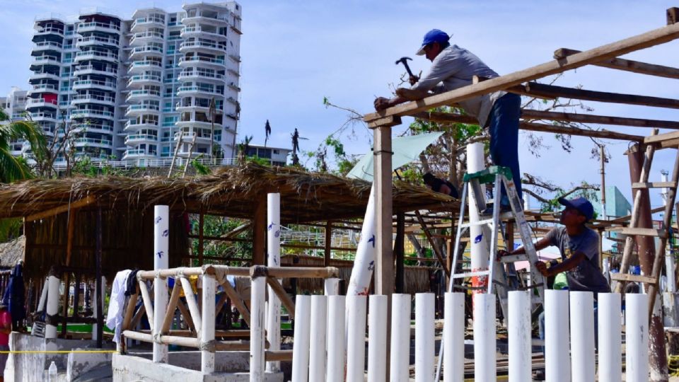 Playas de Caleta y Caletilla, ubicadas en la zona tradicional de Acapulco, poco a poco han ido volviendo a normalidad.