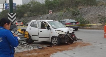 Muere conductor de auto tras choque en Bulevar Díaz Ordaz en Monterrey