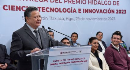 Julio Menchaca entrega Premio Hidalgo de Ciencia, Tecnología e Innovación 2023