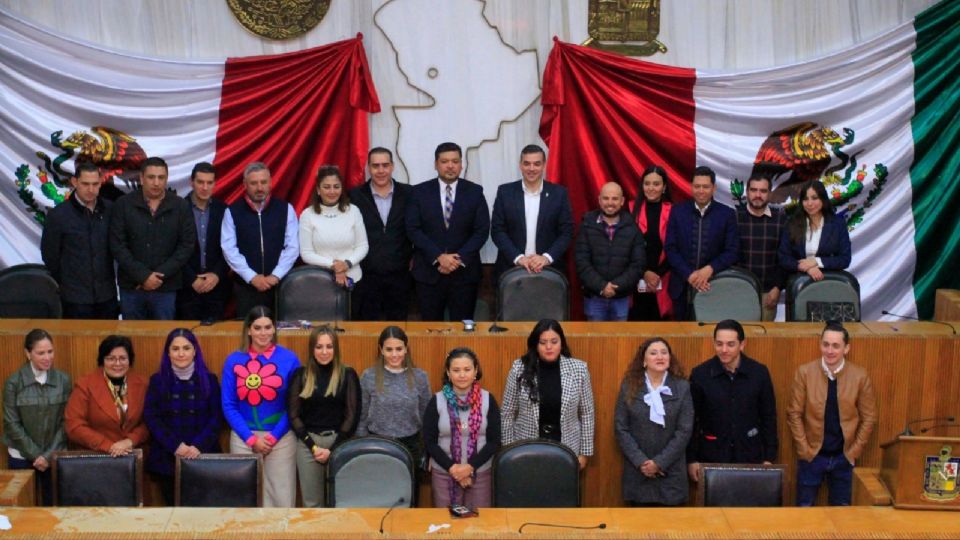 El Congreso Local de Nuevo León designa al Vicefiscal Luis Enrique Orozco como Gobernador Interino de Nuevo León.