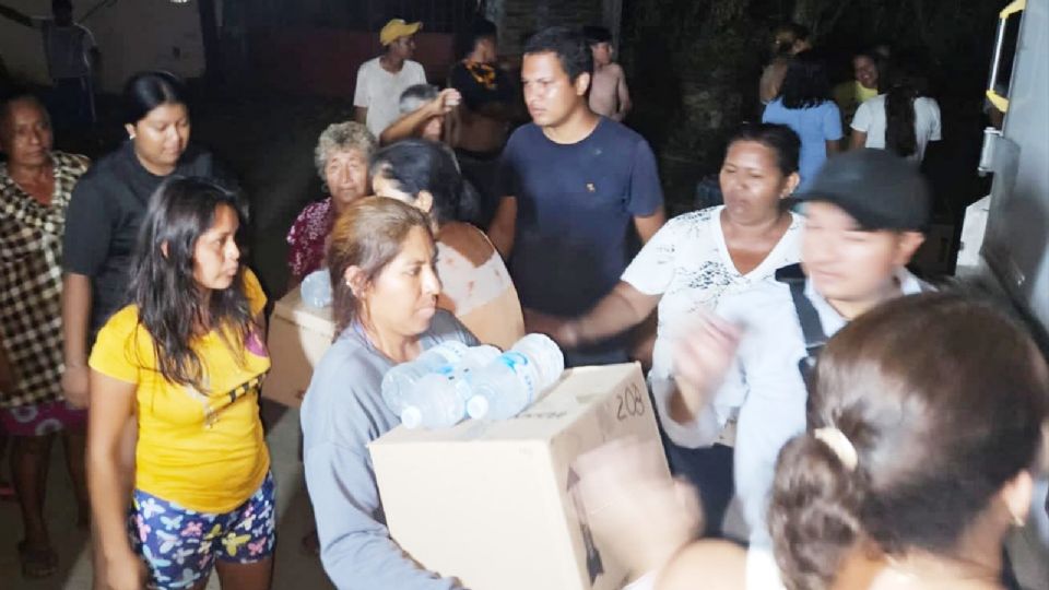 El Camino de México entrega ayuda humanitaria.