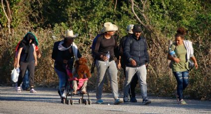 Grupos de migrantes establecen redes de comunicación para llegar a la frontera norte