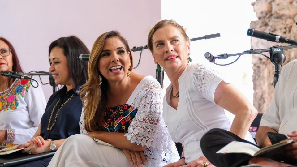 Mara Lezama y Beatriz Gutiérrez Müller en Bacalar