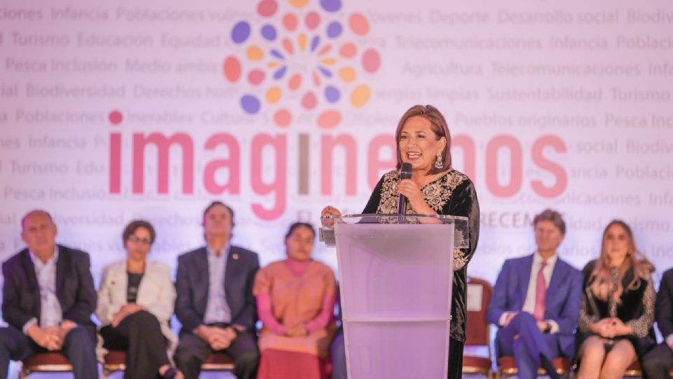 Xóchitl Gálvez, precandidata de Fuerza y Corazón por México, presentó al equipo que construirá programa de gobierno para 2024.