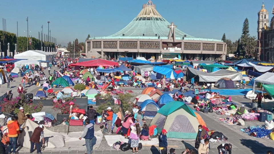 Basílica de Guadalupe llena de peregrinos