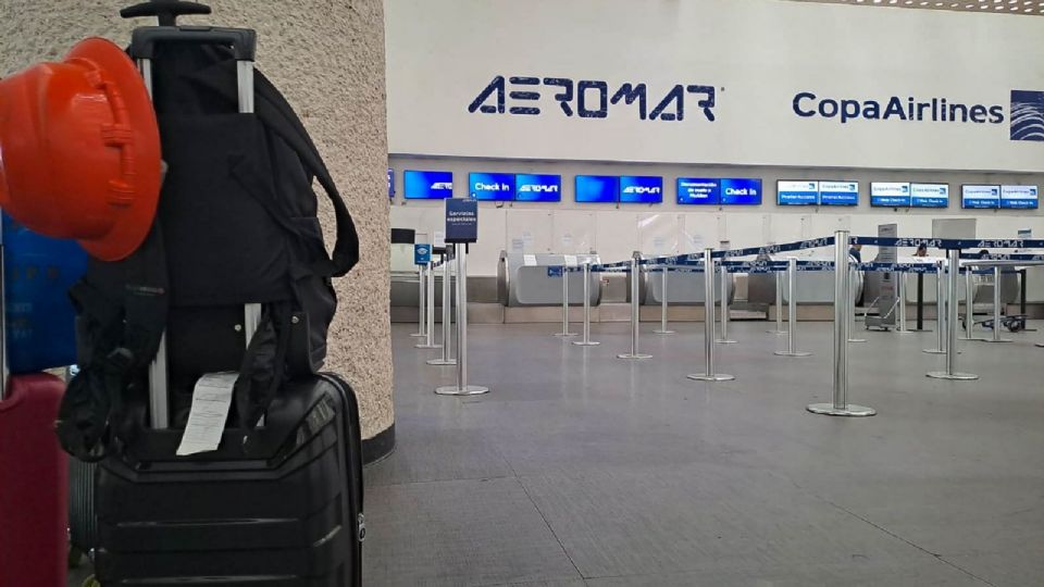 Tras el cierre de la aerolínea Aeromar usuarios buscan que autoridades resuelvan su situación.
