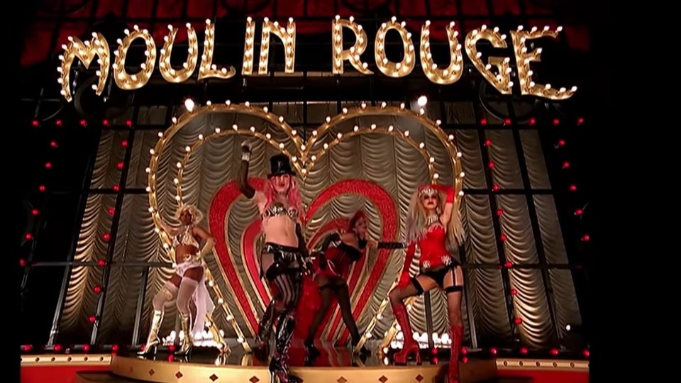 Pink y Christina Aguilera en el video de la canción 'Lady Marmalade'.