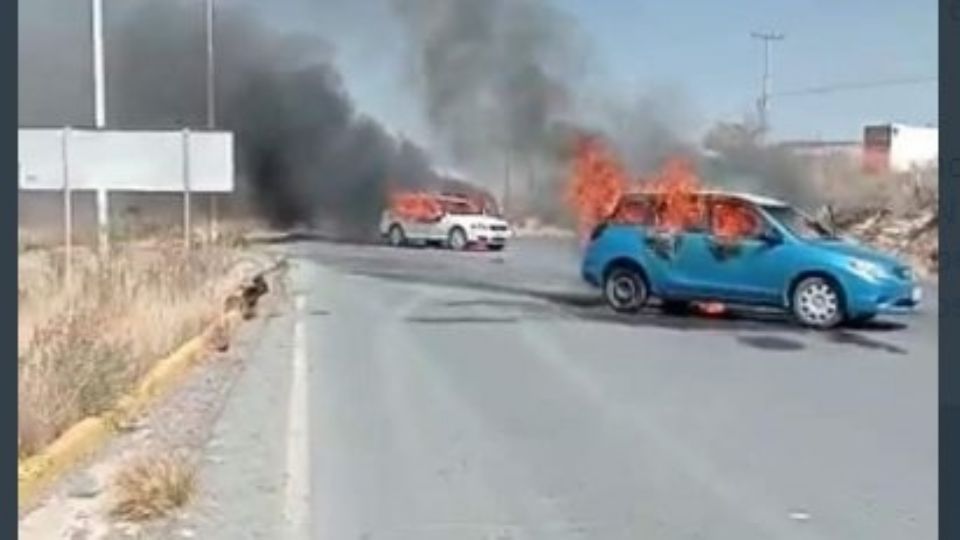 En municipios de Zacatecas se registran bloqueos y quema de autos.