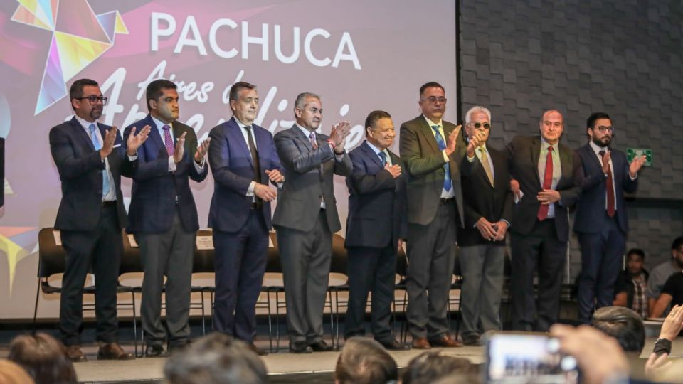 Julio Menchaca presenció la firma de un convenio entre Pachuca y la Unesco.