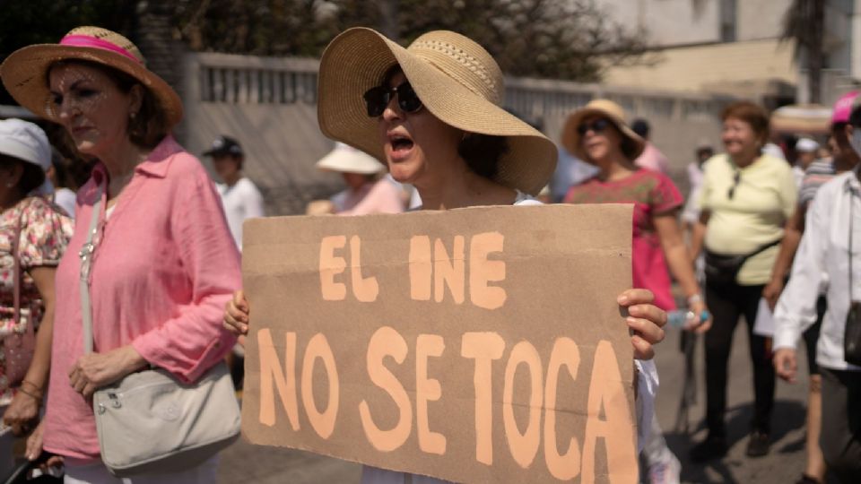 El INE no se toca, el lema de los mexicanos este domingo