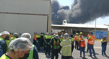 En Ecatepec reportan fuerte incendio en una recicladora