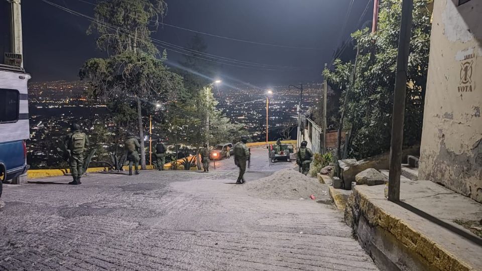 El ejército mexicano revisa algunas casas en el Estado de México.