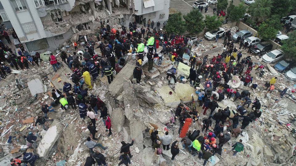 Sigue en aumento la cifra de muertos tras los devastadores terremotos que se registraron en Turquía y Siria.