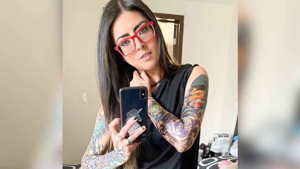 La influencer Eva de Metal denunció en redes sociales que fue agredida por su esposo.