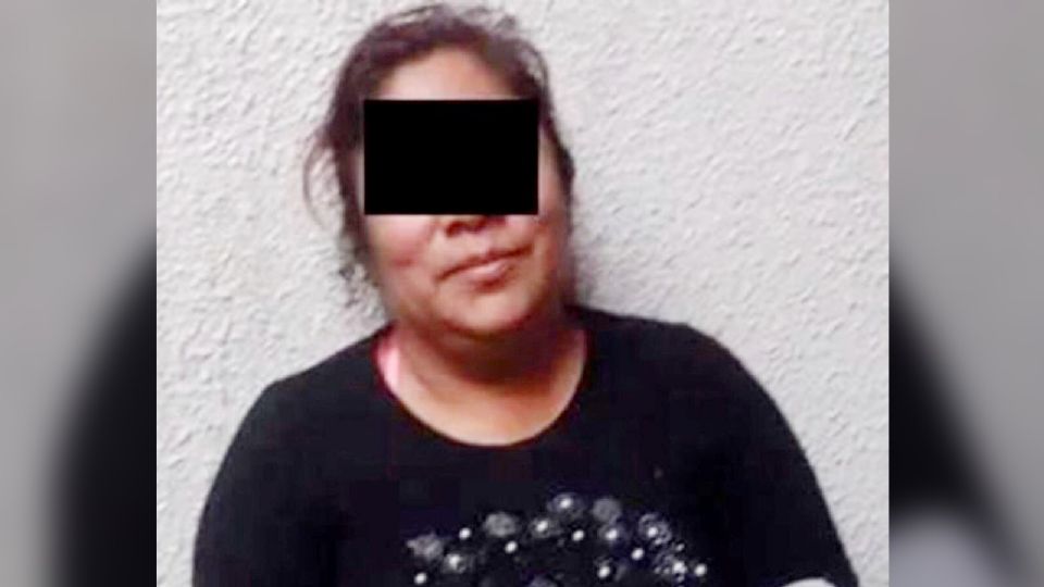 Mujer que fue detenida por un incidente en el Metro de la CDMX.