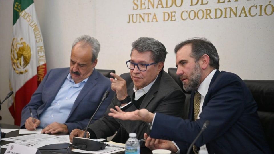 Consejeros electorales del INE se reunieron con senadores de la república.