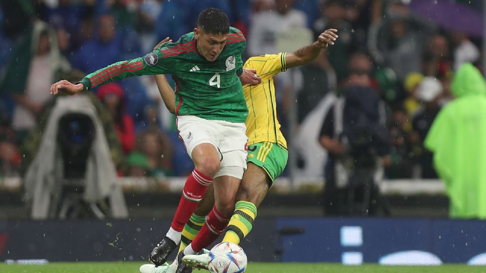 Edson Álvarez durante el juego México vs Jamaica de la Liga de Naciones de la Concacaf 2022-2023 en la Fase de Grupos.