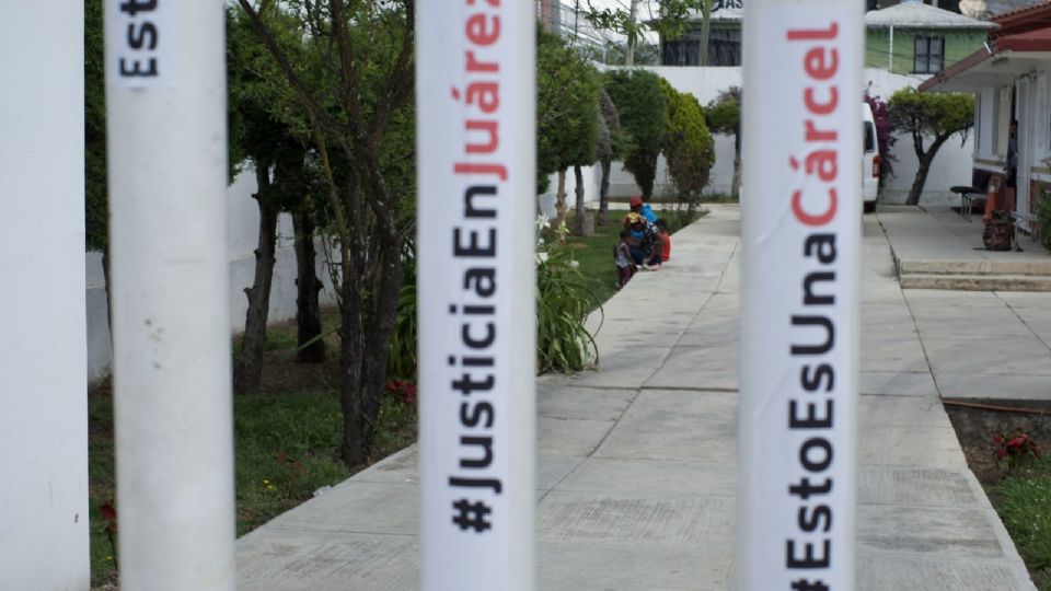 Organizaciones se manifestaron en contra del INM en las inmediaciones del Centro de Atención a Migrantes en el municipio.