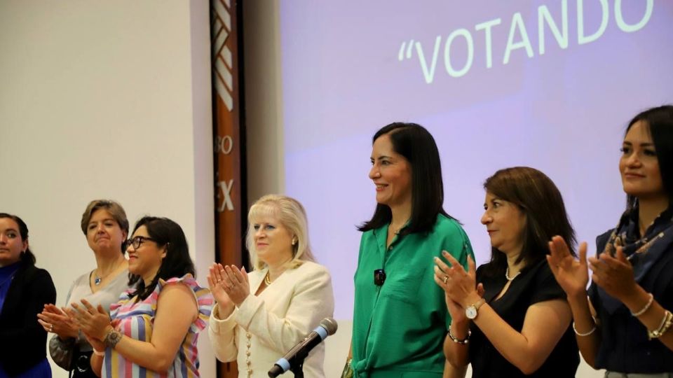 La alcaldesa Lía Limón tuvo un encuentro con estudiantes de la Universidad Anáhuac.