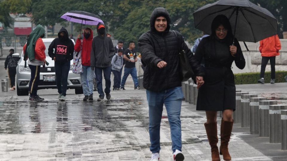 Se registran bajas temperaturas y precipitaciones ligeras en el centro de la ciudad.