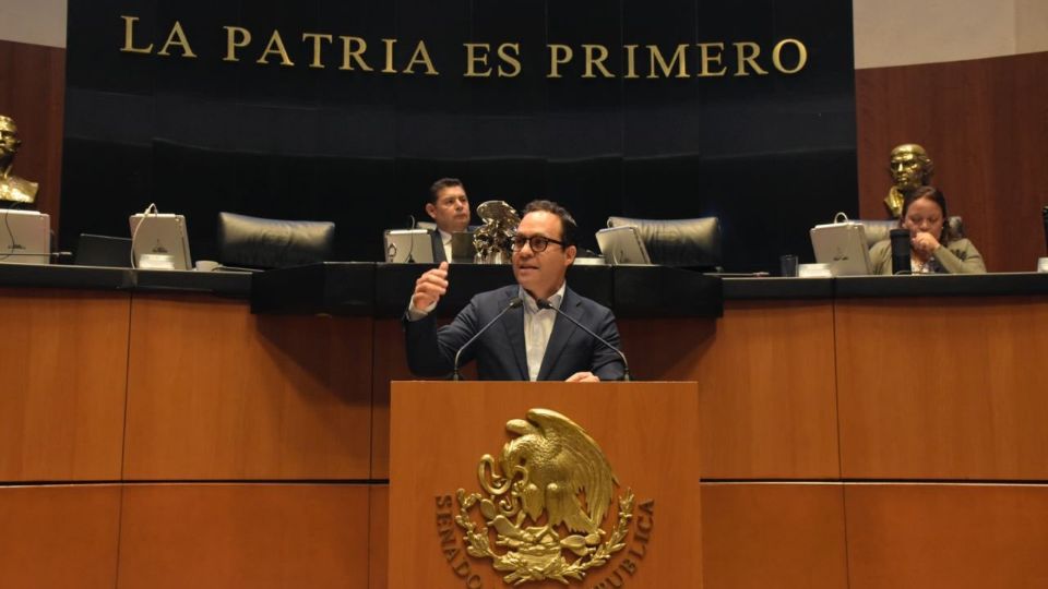 Clemente Castañeda, senador por MC.