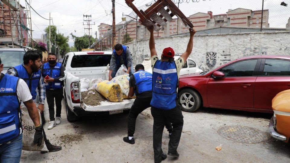 En la alcaldía Álvaro Obregón se retiraron artículos que servían para apartar lugares en calles.