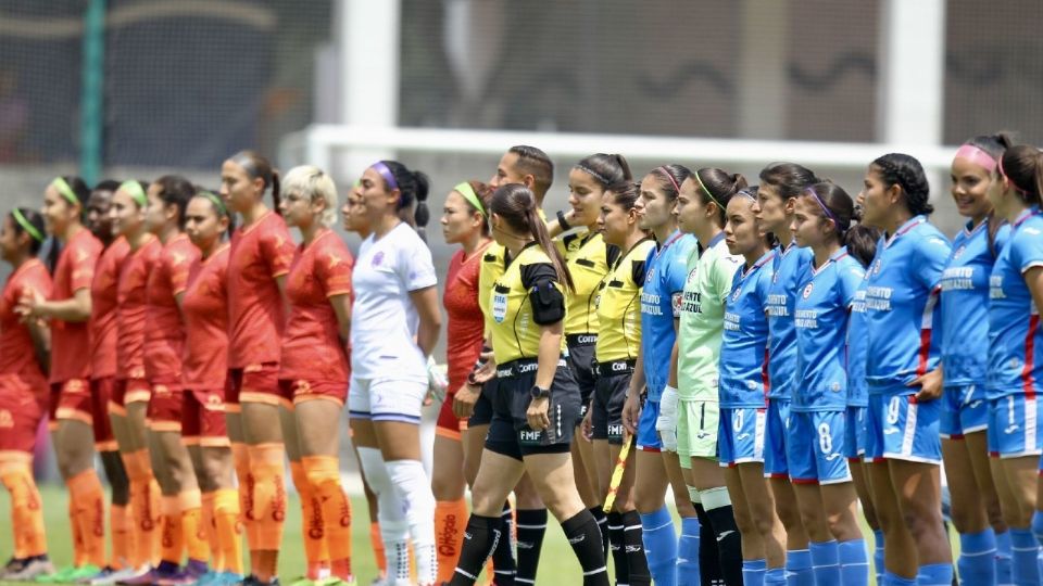 Equipos femeniles Cruz Azul y Fc Juárez.