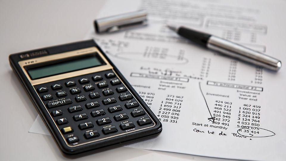 La fecha límite para que las personas físicas presenten su declaración anual correspondiente al ejercicio fiscal 2022.