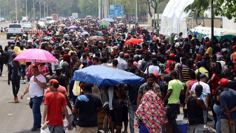 Una nueva ola de cerca de 5 mil migrantes de diversos países llegó este lunes a Chiapas, en la frontera sur de México, con la esperanza de cruzar a Estados Unidos cuando expire el Título 42.