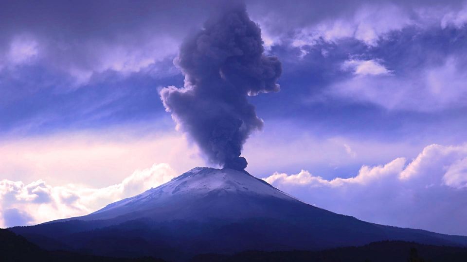 El volcán Popocatépetl mantiene una gran actividad, imagen tomada desde San Pedro. Benito Juarez, municipio de Atlixco, Puebla