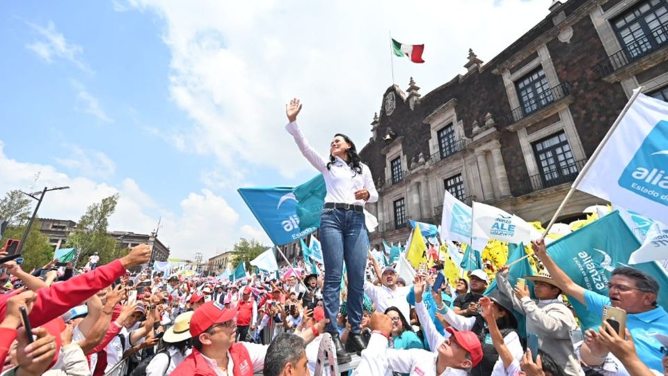 Alejandra del Moral, candidata de la alianza PRI, PAN, PRD y Nueva Alianza, cierra su campaña en Toluca.