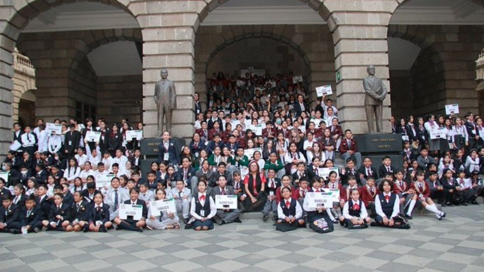 En ausencia de presidentes de la Cámara, coordinadores parlamentarios y ante escasas legisladoras, los pequeños legisladores instalan su Parlamento

