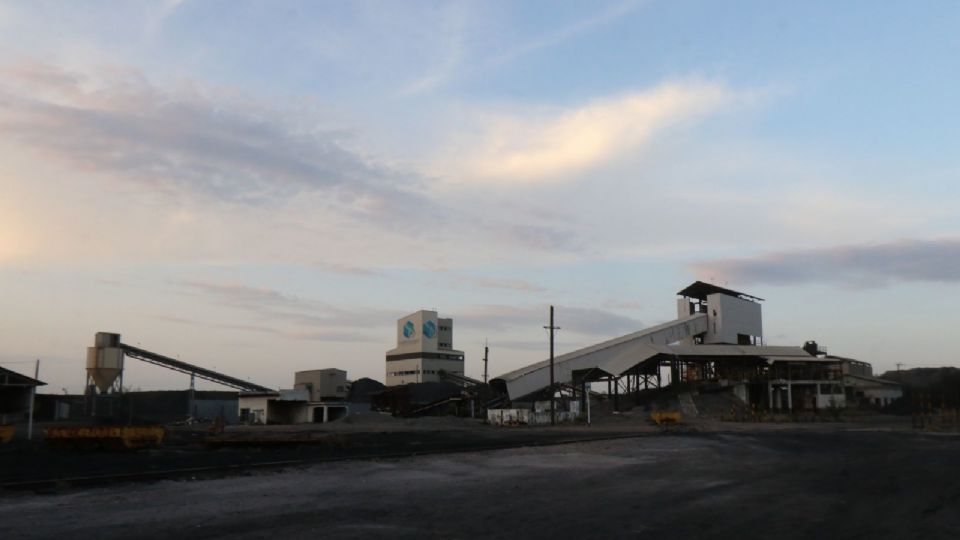 La mina de Pasta de Conchos permanece cerrada desde el año 2006 cuanto se suscitó una explosión que costó la vida de 63 mineros.