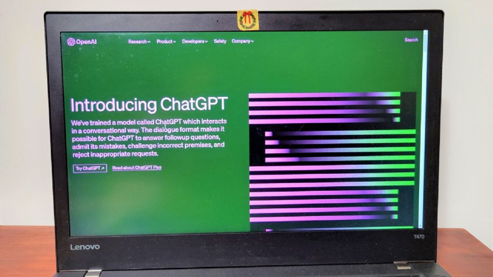 China detiene al primer internauta por generar información falsa con ChatGPT