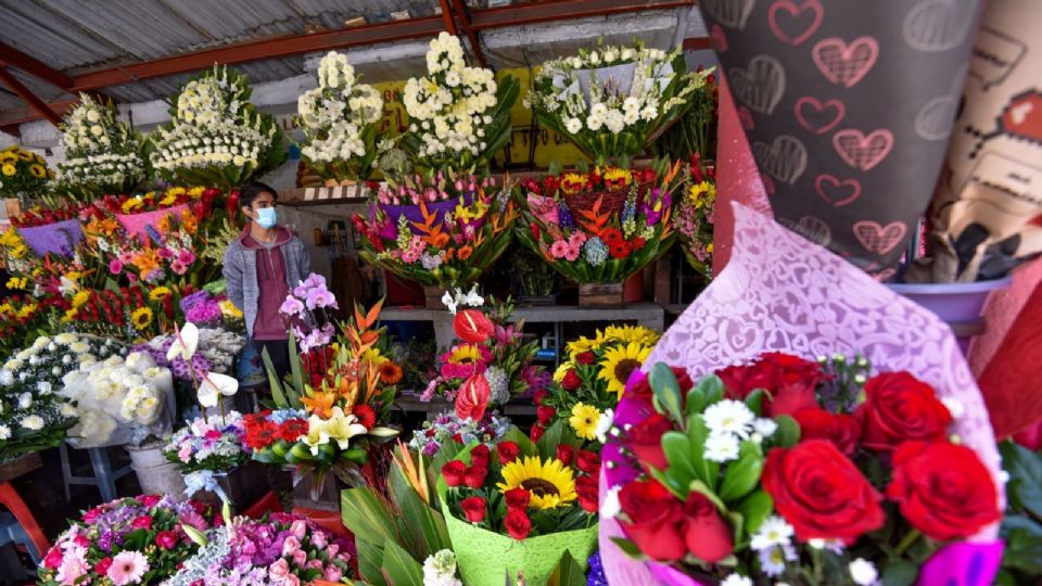 Vendedores de flores esperan tener una buena venta para el festejo del 10 de mayo.