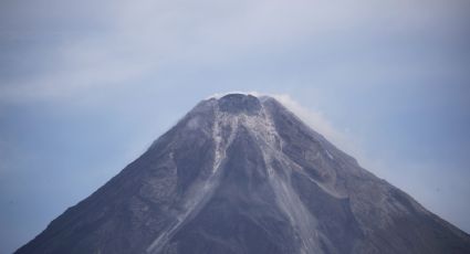 El volcán Mayón de Filipinas en riesgo de erupción; las fuentes de lava provocan nivel de alerta 3