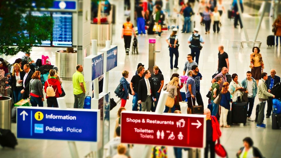 Imagen de Aeropuerto, Turismo y Volador.