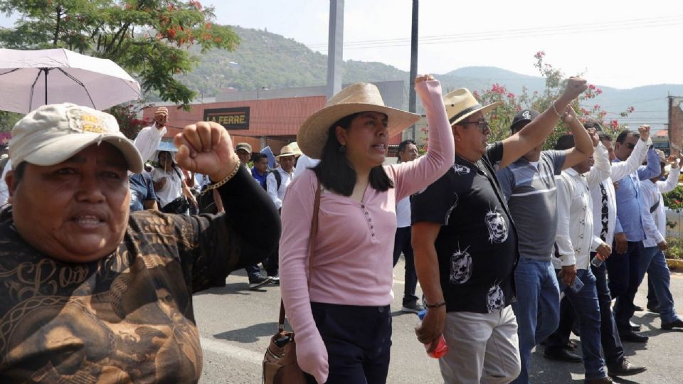 Maestros de la CNTE inician bloqueos y protestas en Oaxaca.