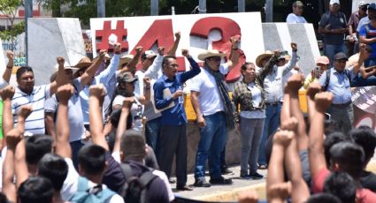 Celebran familias de Ayotzinapa nuevas detenciones
