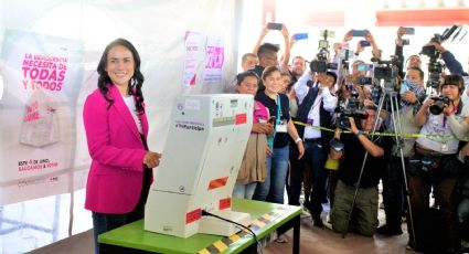 La candidata Alejandra del Moral emite su voto en Cuautitlán Izcalli