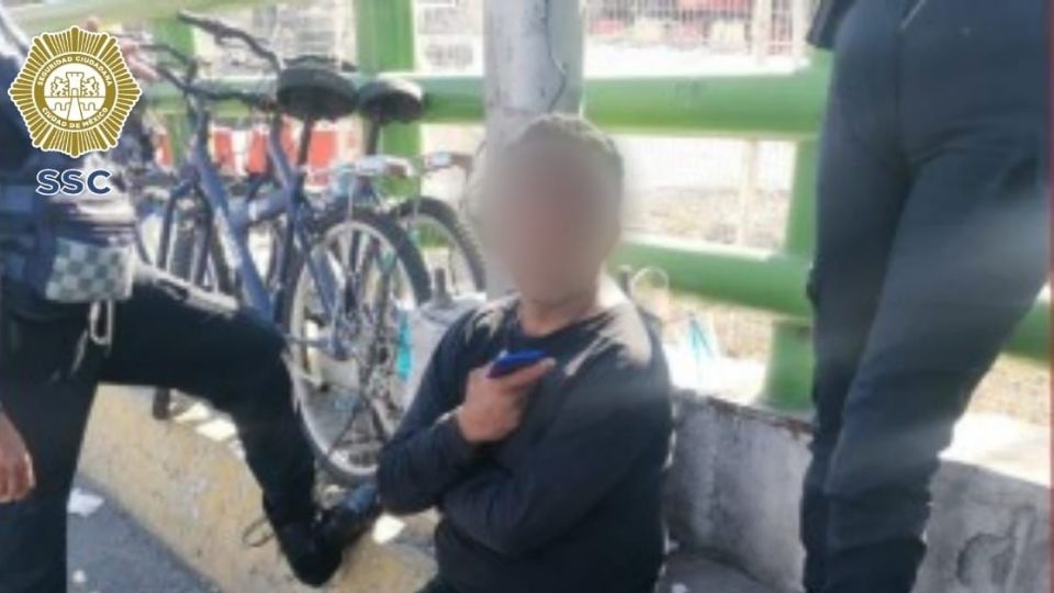 Un joven caminaba por un puente vehicular por el carril de alta velocidad con la intención de quitarse la vida.